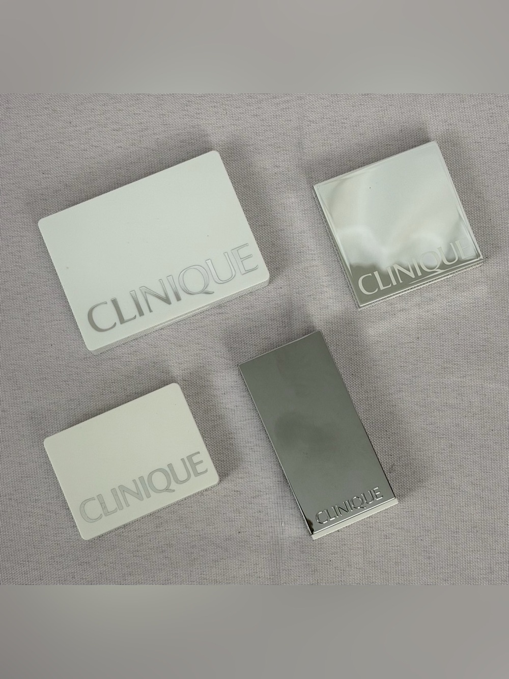 Clinique Set of 4 Eyeshadow Palettes with 1 Blush & Compact Mirrors - Picture 2 of 15